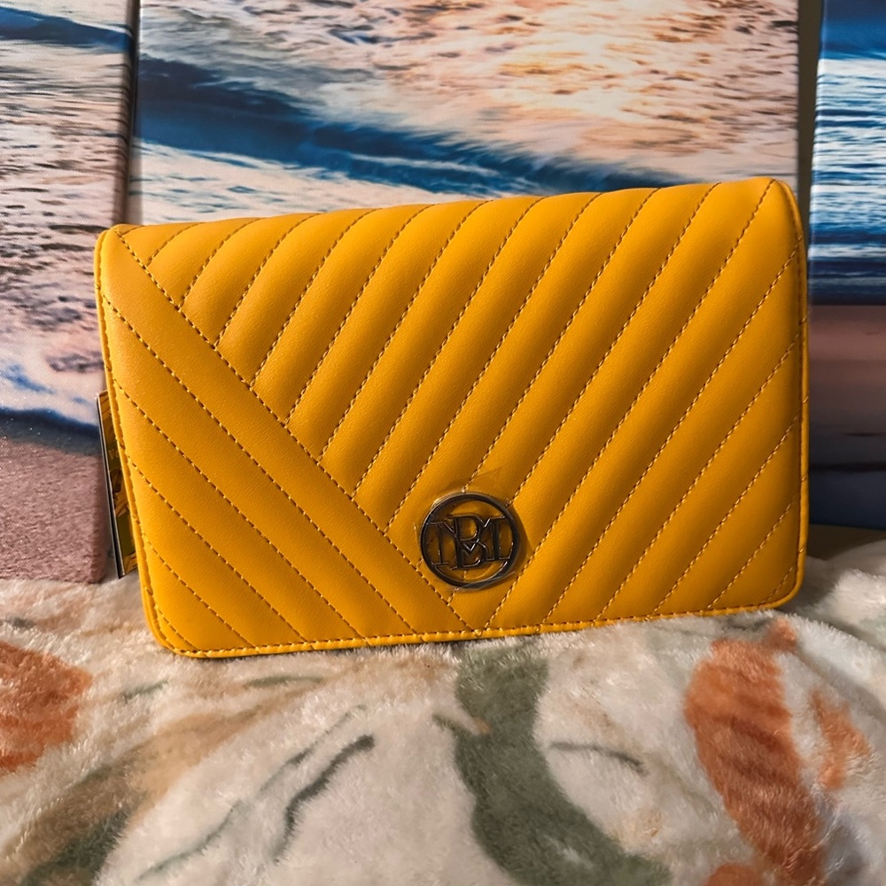 Badgley Mischka Yellow Quilted Clutch - Picture 6 of 13